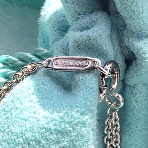 🍀🎶Tiffany & Co. Silver Infinity Chain Bracelet🎶🍀 - Picture 2 of 2